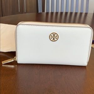*SOLD* Tory Burch Wallet